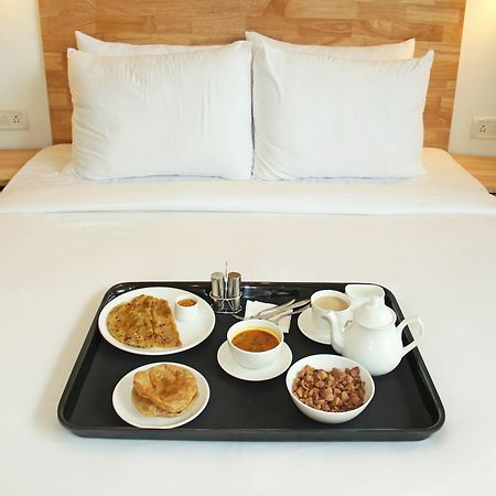 Oyo 11312 Aero Capital Hotel นิวเดลี ภายนอก รูปภาพ