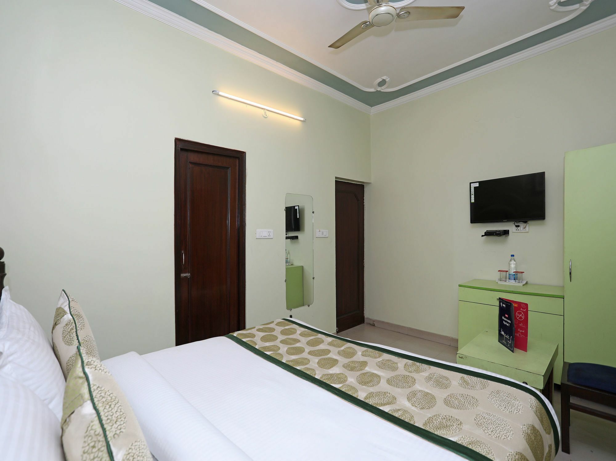 Oyo 11312 Aero Capital Hotel นิวเดลี ภายนอก รูปภาพ